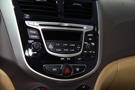 北京现代瑞纳两厢实拍