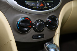 北京现代瑞纳两厢实拍