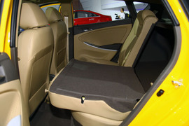 北京现代瑞纳两厢实拍