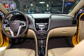 北京现代瑞纳两厢实拍