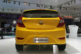 北京现代瑞纳两厢实拍