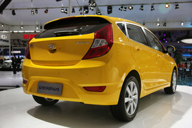 北京现代瑞纳两厢实拍