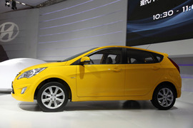 北京现代瑞纳两厢实拍