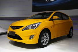 北京现代瑞纳两厢实拍