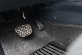 2017款海马福美来1.6L