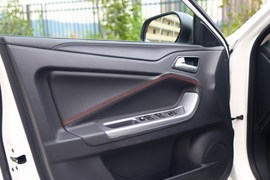 2017款海马福美来1.6L