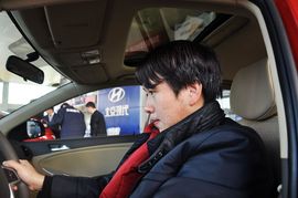 2011款北京现代瑞纳两厢1.4L自动豪华型
