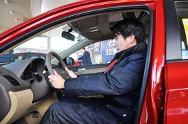 2011款北京现代瑞纳两厢1.4L自动豪华型