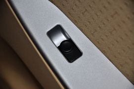 2011款北京现代瑞纳两厢1.4L自动豪华型