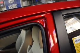 2011款北京现代瑞纳两厢1.4L自动豪华型