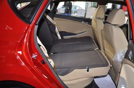 2011款北京现代瑞纳两厢1.4L自动豪华型