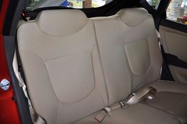 2011款北京现代瑞纳两厢1.4L自动豪华型