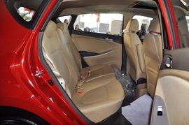 2011款北京现代瑞纳两厢1.4L自动豪华型