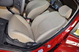 2011款北京现代瑞纳两厢1.4L自动豪华型