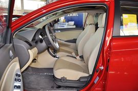 2011款北京现代瑞纳两厢1.4L自动豪华型