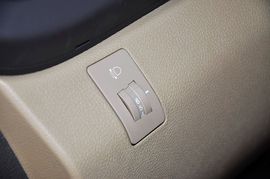 2011款北京现代瑞纳两厢1.4L自动豪华型