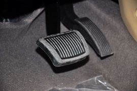 2011款北京现代瑞纳两厢1.4L自动豪华型