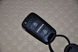 2011款北京现代瑞纳两厢1.4L自动豪华型