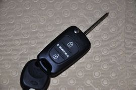 2011款北京现代瑞纳两厢1.4L自动豪华型