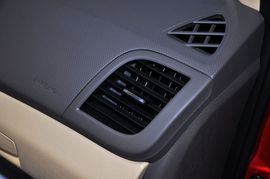 2011款北京现代瑞纳两厢1.4L自动豪华型