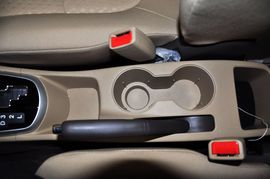 2011款北京现代瑞纳两厢1.4L自动豪华型