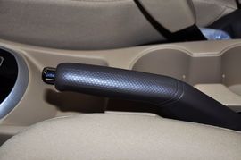 2011款北京现代瑞纳两厢1.4L自动豪华型