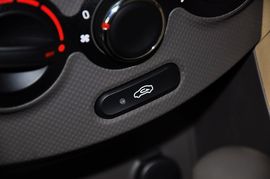 2011款北京现代瑞纳两厢1.4L自动豪华型