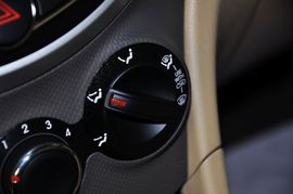 2011款北京现代瑞纳两厢1.4L自动豪华型