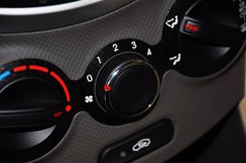 2011款北京现代瑞纳两厢1.4L自动豪华型