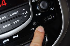 2011款北京现代瑞纳两厢1.4L自动豪华型