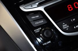 2011款北京现代瑞纳两厢1.4L自动豪华型