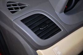 2011款北京现代瑞纳两厢1.4L自动豪华型