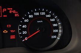 2011款北京现代瑞纳两厢1.4L自动豪华型