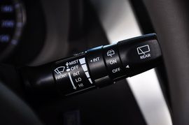 2011款北京现代瑞纳两厢1.4L自动豪华型