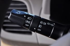 2011款北京现代瑞纳两厢1.4L自动豪华型