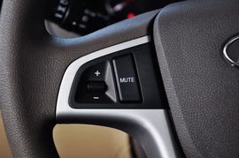 2011款北京现代瑞纳两厢1.4L自动豪华型