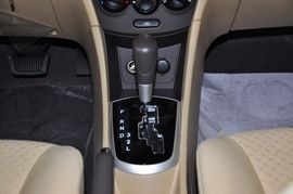 2011款北京现代瑞纳两厢1.4L自动豪华型