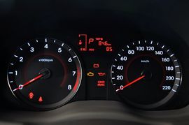 2011款北京现代瑞纳两厢1.4L自动豪华型