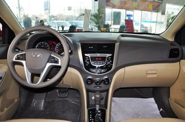 2011款北京现代瑞纳两厢1.4L自动豪华型