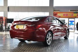 2011款北京现代索纳塔八2.4L