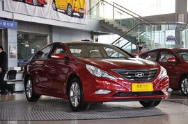 2011款北京现代索纳塔八2.4L