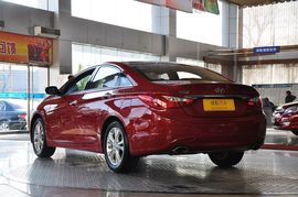 2011款北京现代索纳塔八2.4L