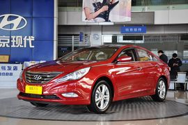 2011款北京现代索纳塔八2.4L