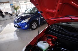 2010款北京现代悦动1.6L手动豪华型