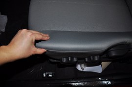 2010款北京现代悦动1.6L手动豪华型