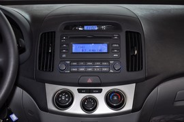 2010款北京现代悦动1.6L手动豪华型