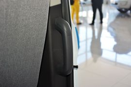 2017款福特新全顺2.0T汽油多功能商用车短轴低顶