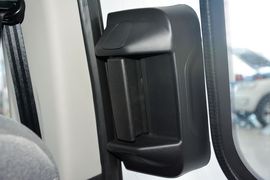 2017款福特新全顺2.0T汽油多功能商用车短轴低顶