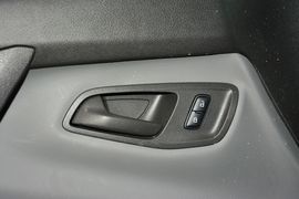 2017款福特新全顺2.0T汽油多功能商用车短轴低顶