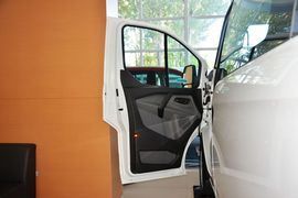2017款福特新全顺2.0T汽油多功能商用车短轴低顶